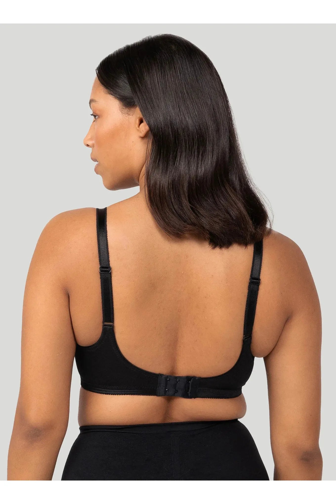 Triumph Embroidered Minimizer Bra -Black
