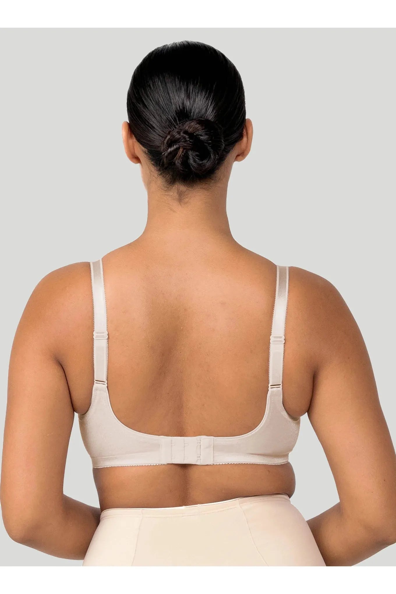 Triumph Embroidered Minimizer Bra -Fawn