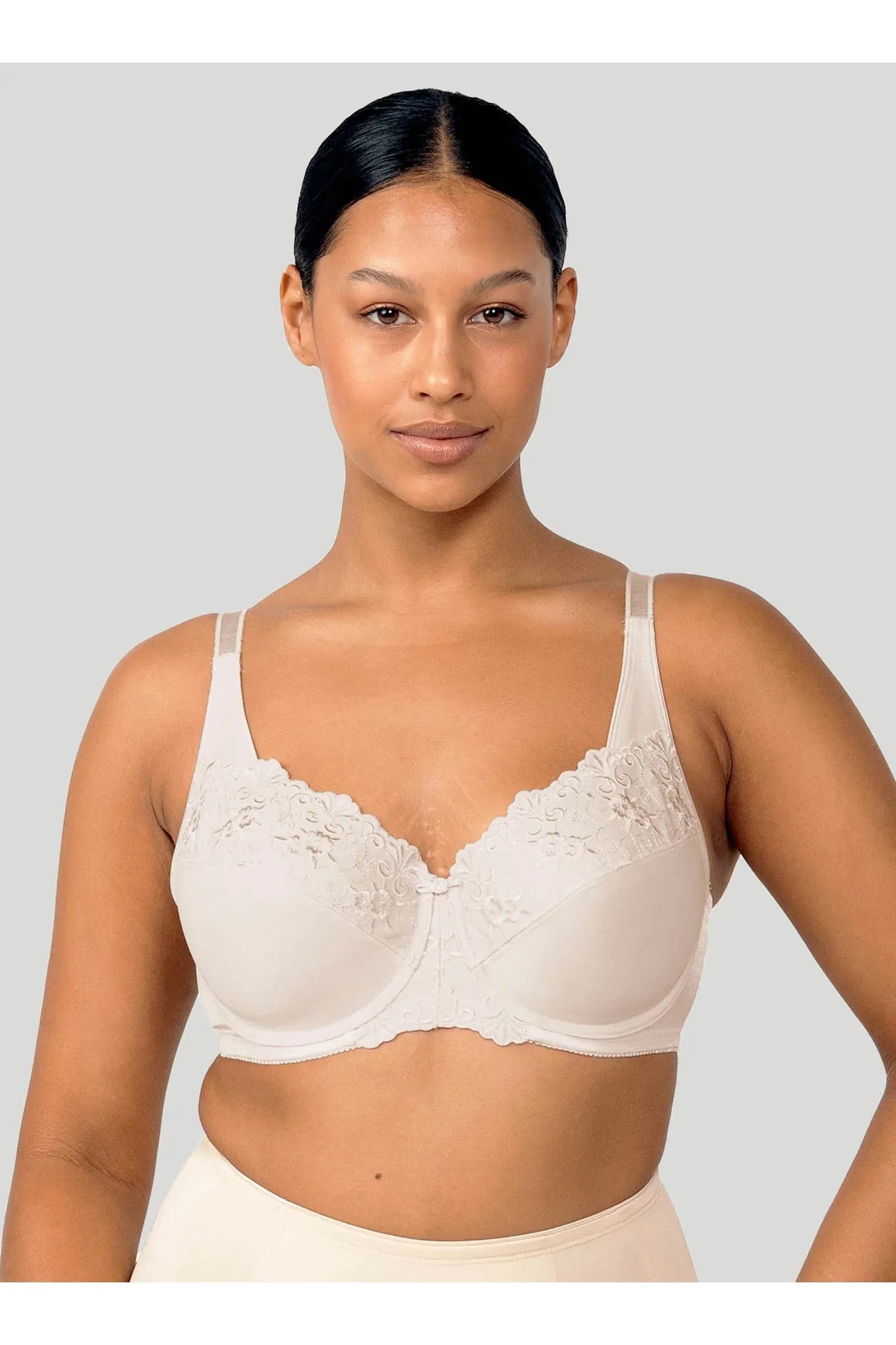 Triumph Embroidered Minimizer Bra -Fawn